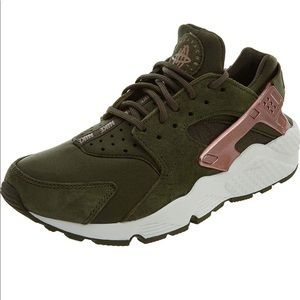 Nike Air Huarache Sneakers Olive Rose Gold